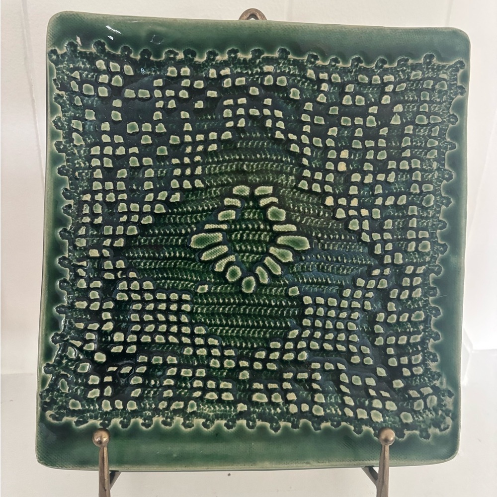 Sturbridge Pottery Art Studio Green embossed plate decor - Picture 4 of 8